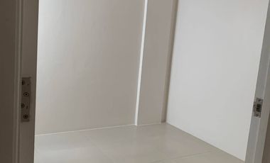 3 Bedroom w/ balcony RFO Condo at Valenza Mansion