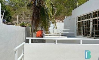 Casa en playa privada con vistas al mar