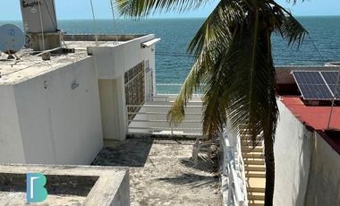 Casa en playa privada con vistas al mar