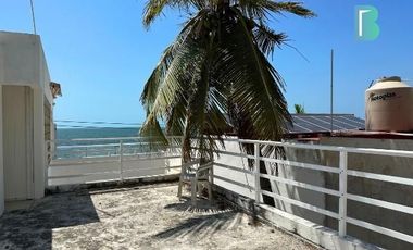 Casa en playa privada con vistas al mar