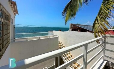 Casa en playa privada con vistas al mar
