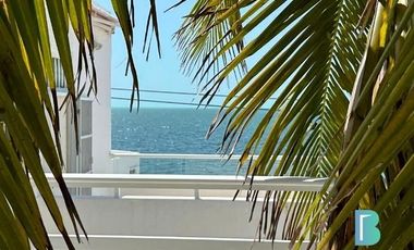 Casa en playa privada con vistas al mar