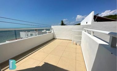 Casa en playa privada con vistas al mar