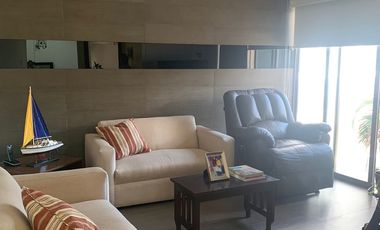 HERMOSA CASA EN VENTA CON AMPLIO JARDIN, EN FRACC COSTA DE ORO