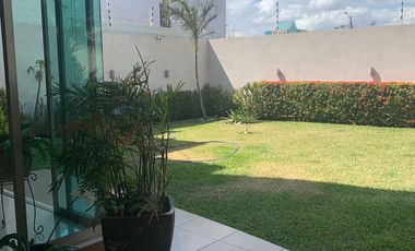 HERMOSA CASA EN VENTA CON AMPLIO JARDIN, EN FRACC COSTA DE ORO