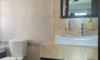 HERMOSA CASA EN VENTA CON AMPLIO JARDIN, EN FRACC COSTA DE ORO