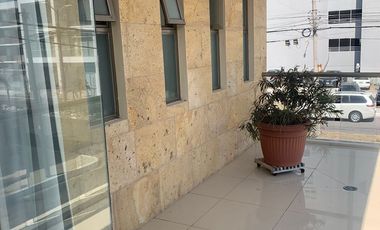 HERMOSA CASA EN VENTA CON AMPLIO JARDIN, EN FRACC COSTA DE ORO