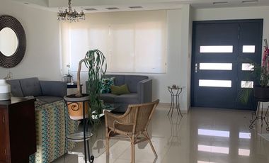 HERMOSA CASA EN VENTA CON AMPLIO JARDIN, EN FRACC COSTA DE ORO