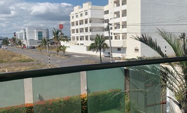 HERMOSA CASA EN VENTA CON AMPLIO JARDIN, EN FRACC COSTA DE ORO