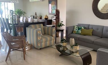 HERMOSA CASA EN VENTA CON AMPLIO JARDIN, EN FRACC COSTA DE ORO