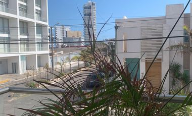 HERMOSA CASA EN VENTA CON AMPLIO JARDIN, EN FRACC COSTA DE ORO