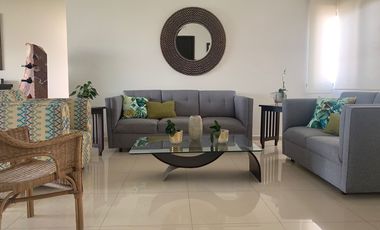 HERMOSA CASA EN VENTA CON AMPLIO JARDIN, EN FRACC COSTA DE ORO