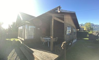 Linda casa con dos cabañas sector centrico de Pucón a 300 mt del Lider