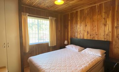 Linda casa con dos cabañas sector centrico de Pucón a 300 mt del Lider