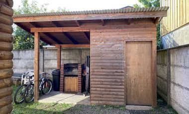 Linda casa con dos cabañas sector centrico de Pucón a 300 mt del Lider
