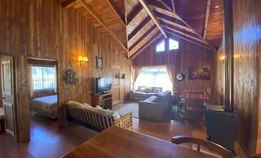 Linda casa con dos cabañas sector centrico de Pucón a 300 mt del Lider