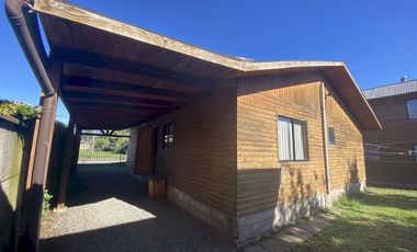 Linda casa con dos cabañas sector centrico de Pucón a 300 mt del Lider