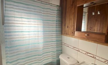 Linda casa con dos cabañas sector centrico de Pucón a 300 mt del Lider