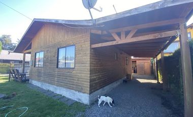 Linda casa con dos cabañas sector centrico de Pucón a 300 mt del Lider