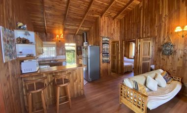 Linda casa con dos cabañas sector centrico de Pucón a 300 mt del Lider