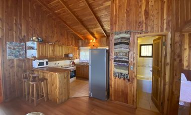 Linda casa con dos cabañas sector centrico de Pucón a 300 mt del Lider