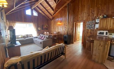 Linda casa con dos cabañas sector centrico de Pucón a 300 mt del Lider