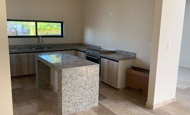 Hermosa casa en Temozón, privada Soluna