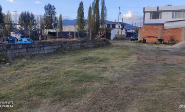 VENTA, CAYAMBE, TERRENO URBANO 1000 m2, PLANO, BIEN UBICADO.