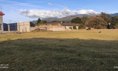 VENTA, CAYAMBE, TERRENO URBANO 1000 m2, PLANO, BIEN UBICADO.