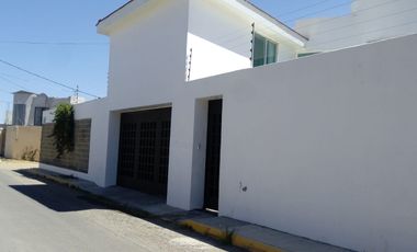 Residencia en renta con un jardín de 200 mts cuadrados a 5 minutos del periferico, San Pedro Cholula.