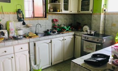 Casa de un Piso en Venta al Costado del Parque de las Madres de Portoviejo