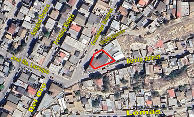 SE VENDE TERRENO CON TRES VIVIENDAS