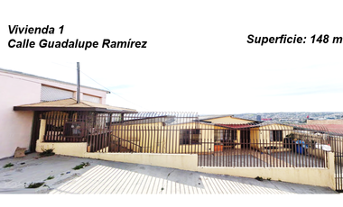 SE VENDE TERRENO CON TRES VIVIENDAS