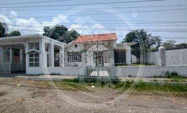 CASA EN VENTA UBICADA EN LOMAS VERDES, JOSE CARDEL, VER.