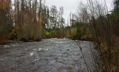 Excelente Parcela de 2,2 ha a orilla de Río Mañío en Panguipulli
