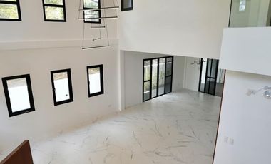 The Beautiful 2 Storey House for Sale in Orchard Golf Residences in Cavite