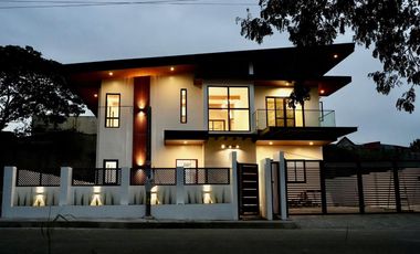 The Beautiful 2 Storey House for Sale in Orchard Golf Residences in Cavite