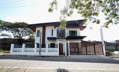 The Beautiful 2 Storey House for Sale in Orchard Golf Residences in Cavite