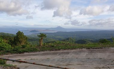 FARMLAND WITH VIEW OF TAAL 500 SQM
