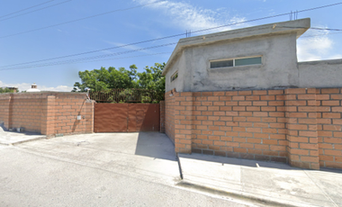SE VENDE TERRENO CON CONSTRUCCIONES