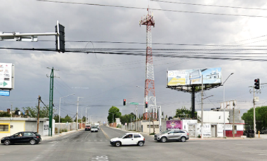 SE VENDE TERRENO CON CONSTRUCCIONES