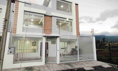 Vendo casa por estrenar al Sur de Loja