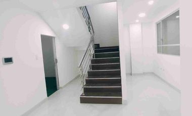 Vendo casa por estrenar al Sur de Loja