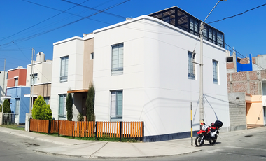 Moderna Casa En Esquina - Condominio Villa Club (La Tinguiña, Ica)