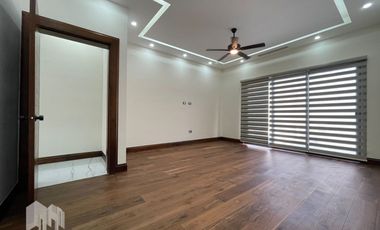 VENTA DE RESIDENCIA CON ALBERCA Y RECAMARA EN PLANTA BAJA EN LOMAS DE CHARBEL