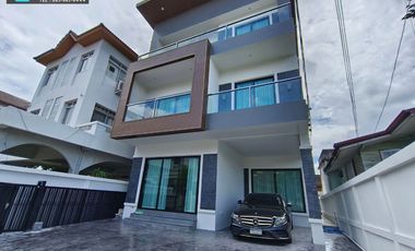 Single House 3 Storey @ Ekkamai for Rent and Sell 4 Bedrooms 5 Bathrooms