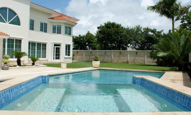 CASA EN VENTA EN CANCÚN, QUINTANA ROO, RESIDENCIAL VILLA MAGNA, ALBERCA PROPIA, RECÁMARA EN PLANTA BAJA