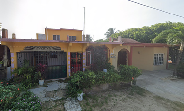 CASA DE REMATE  CERCA DE LA PLAYA EN  LOMAS DE BARRILLAS, VERACRUZ