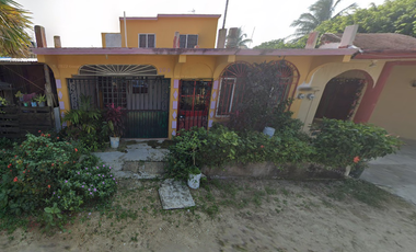 CASA DE REMATE  CERCA DE LA PLAYA EN  LOMAS DE BARRILLAS, VERACRUZ