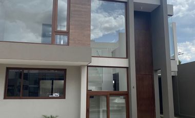 MODERNAS CASAS A ESTRENAR CONJUNTO CUMBAYA (Colegio Menor, Vía Santa Inés)